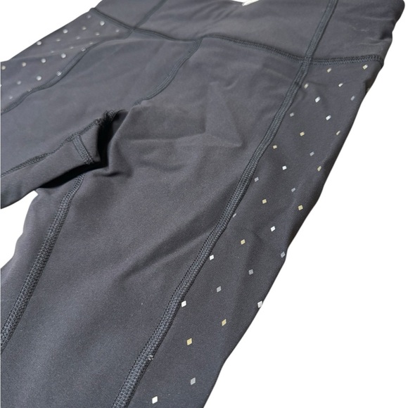 LULULEMON Cropped Leggings Reflective Detail Scalloped Hem Size 4 - Picture 3 of 6